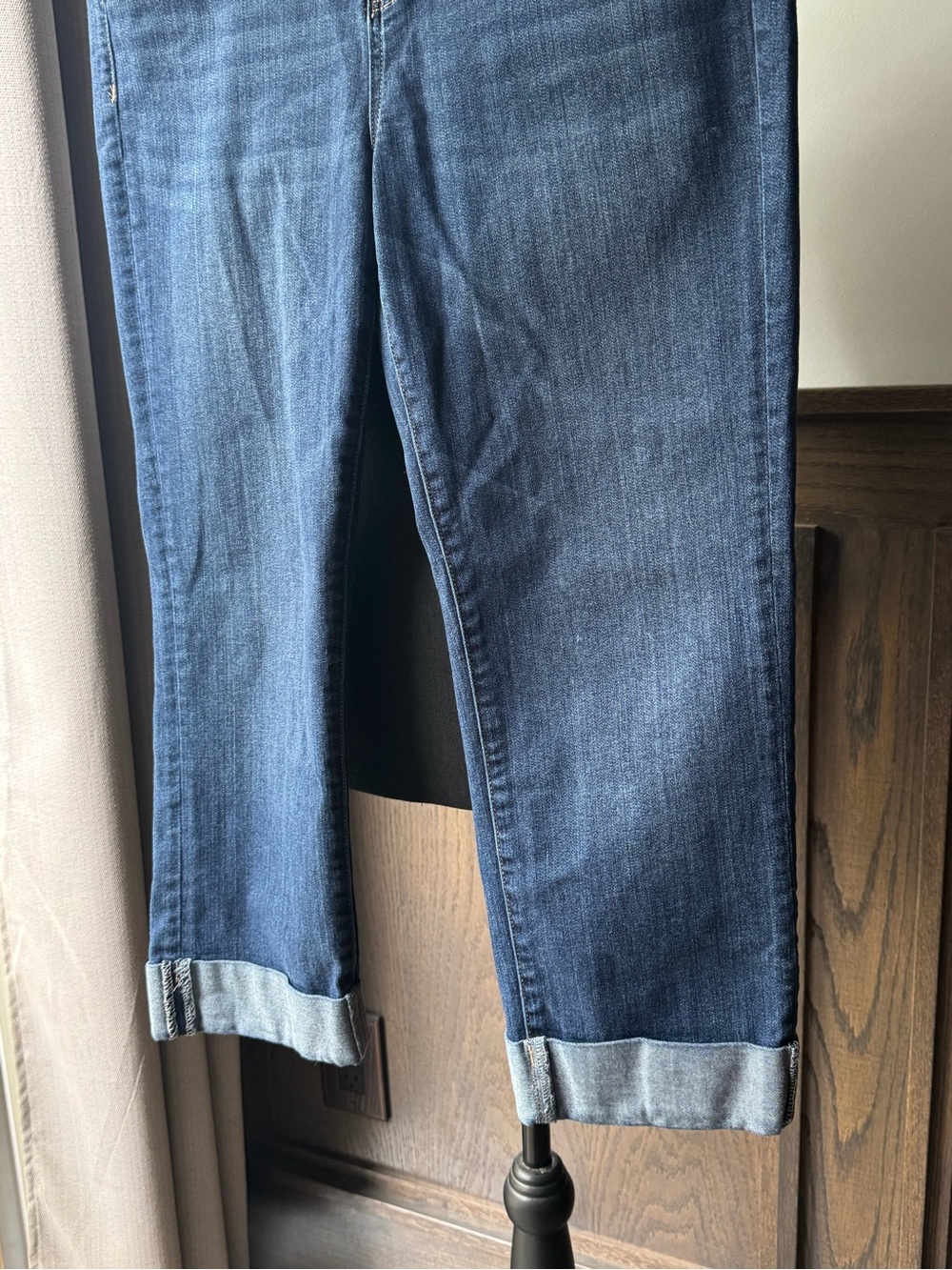 Liverpool Women’s Cropped Jeans in Medium Blue with Cuff - Picture 2 of 7